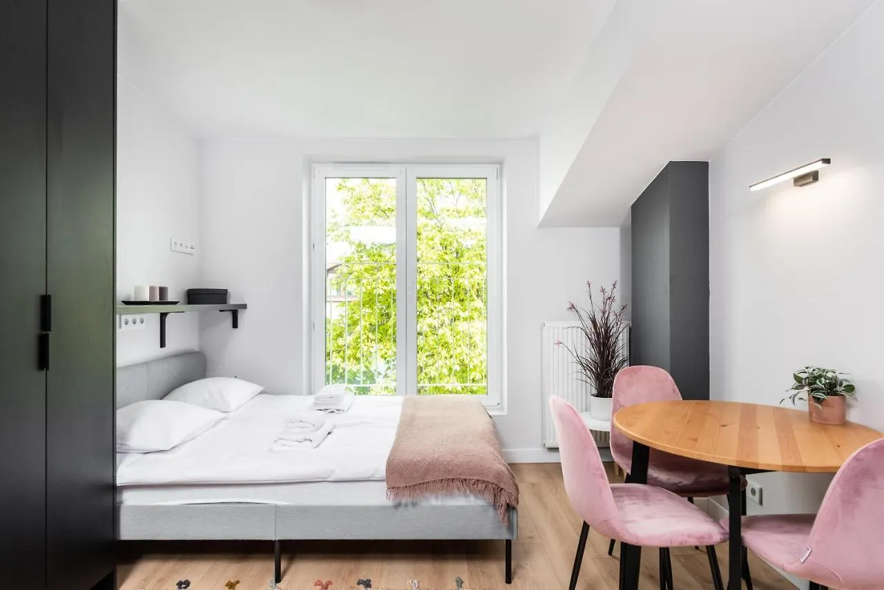 Smart Apartments - Old Town & Main Train Station - By Upstairs location